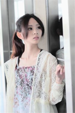 胡雪儿 封面